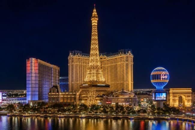 Paris Las Vegas-Eiffel Tower at night