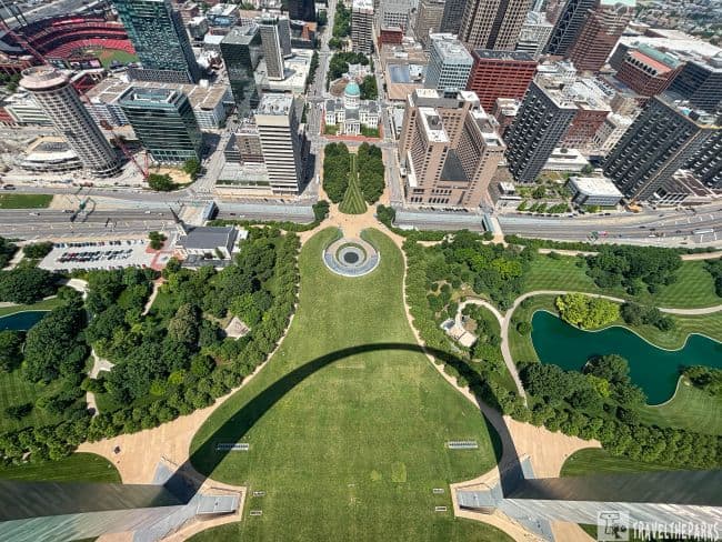 Aerial view of the Gateway Arch in St. Louis, surrounded by a green park and urban skyline.